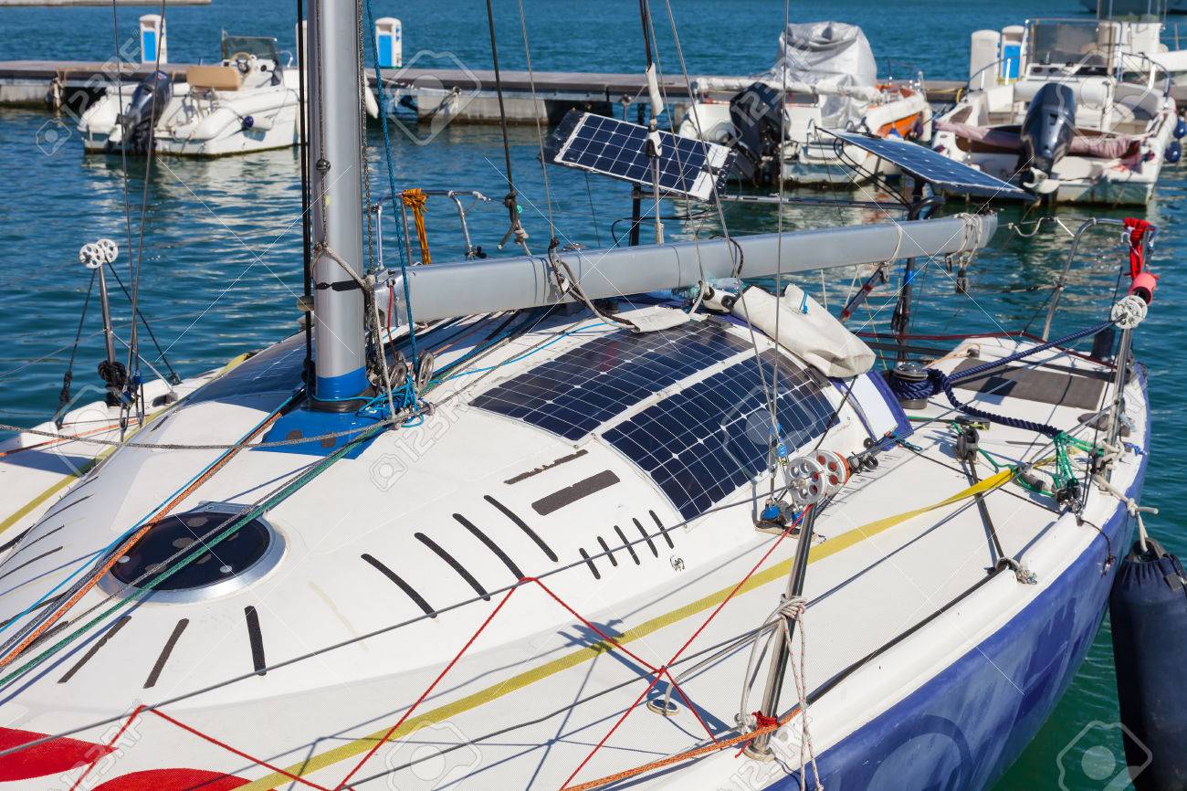 Panneau solaire sur voilier