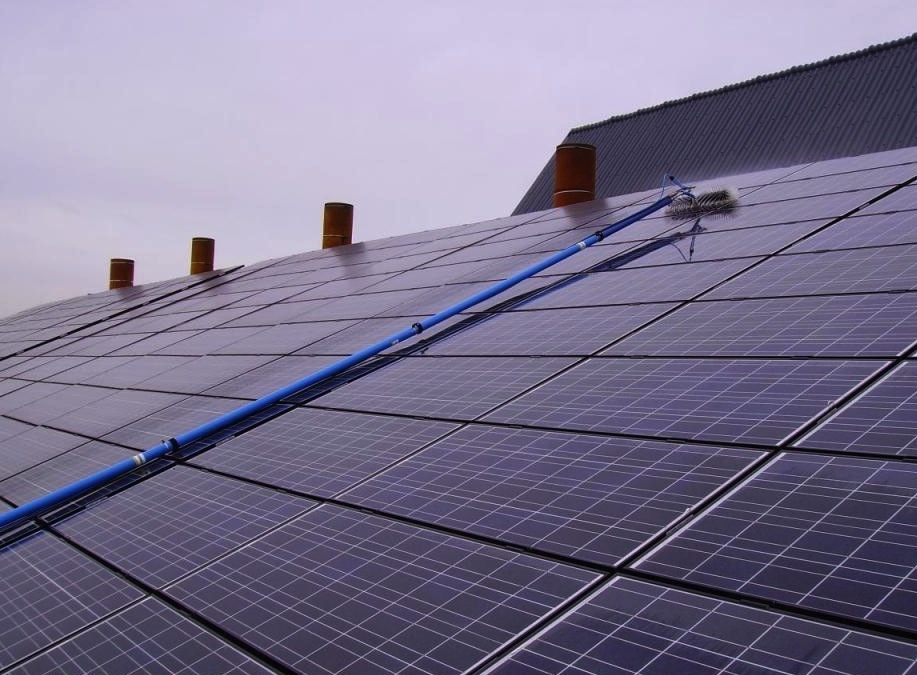 Nettoyage panneau solaire photovoltaique