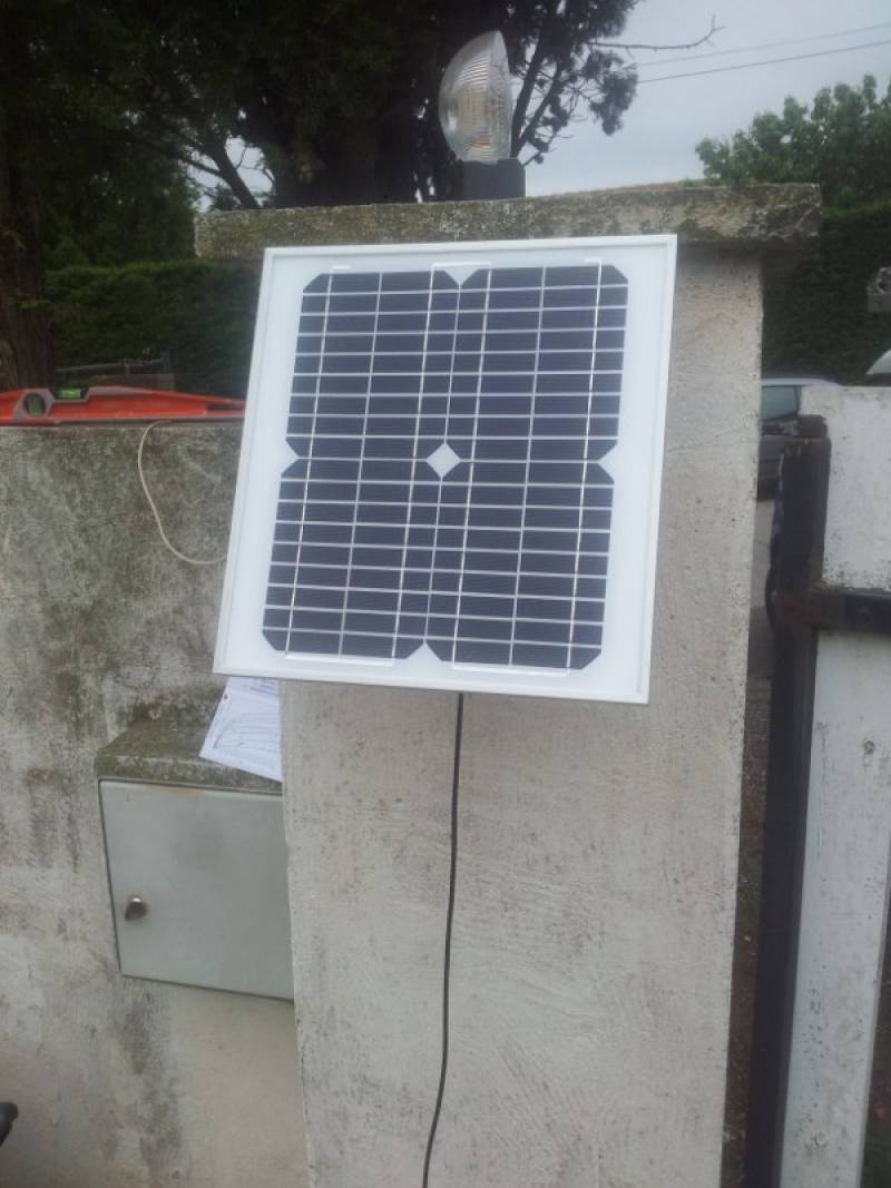 Panneau solaire portail somfy