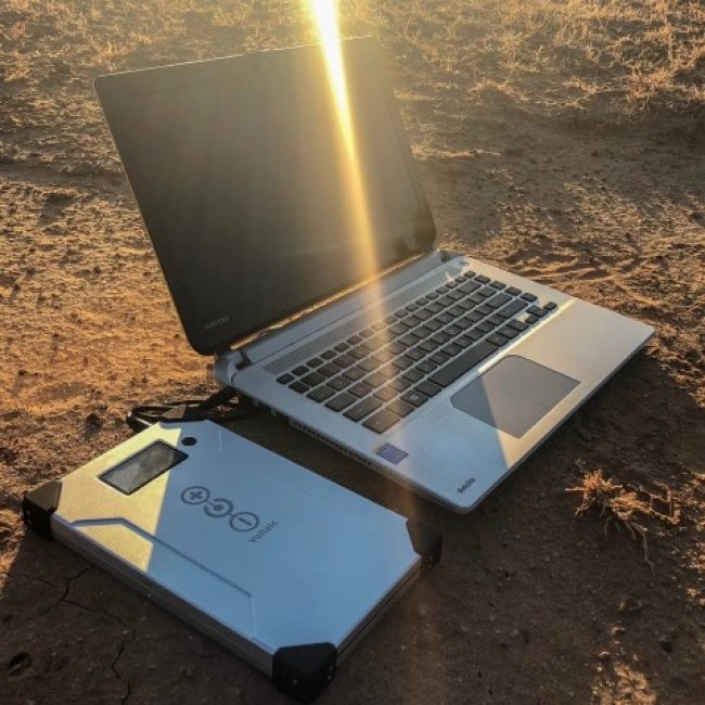 Panneau solaire recharge ordinateur