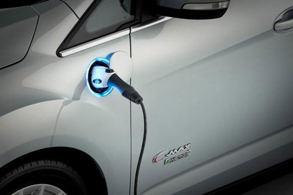 Ford voiture electrique panneau solaire
