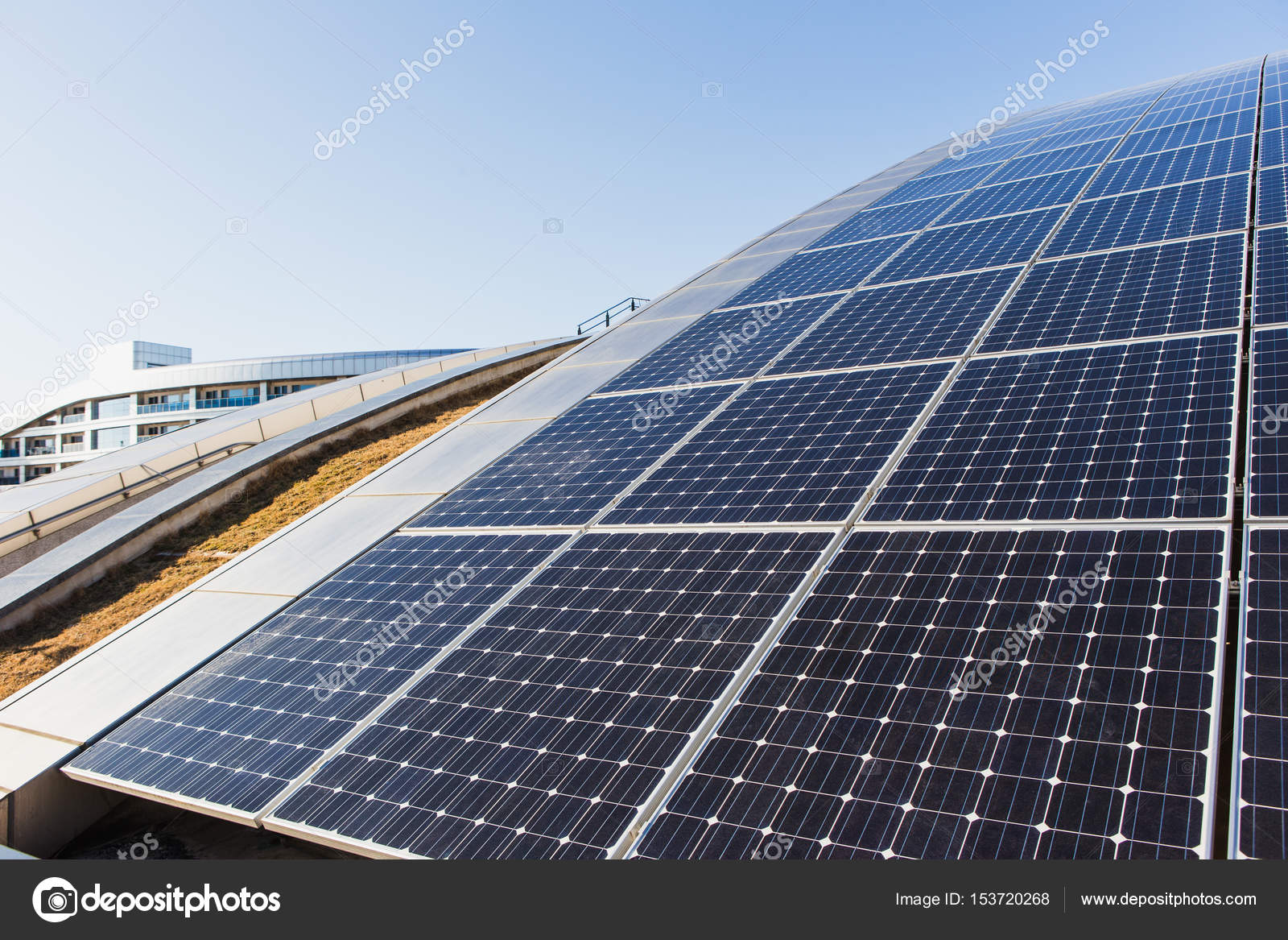 Panneau solaire sur toit immeuble