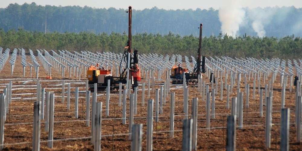 Installation panneau solaire sur terrain