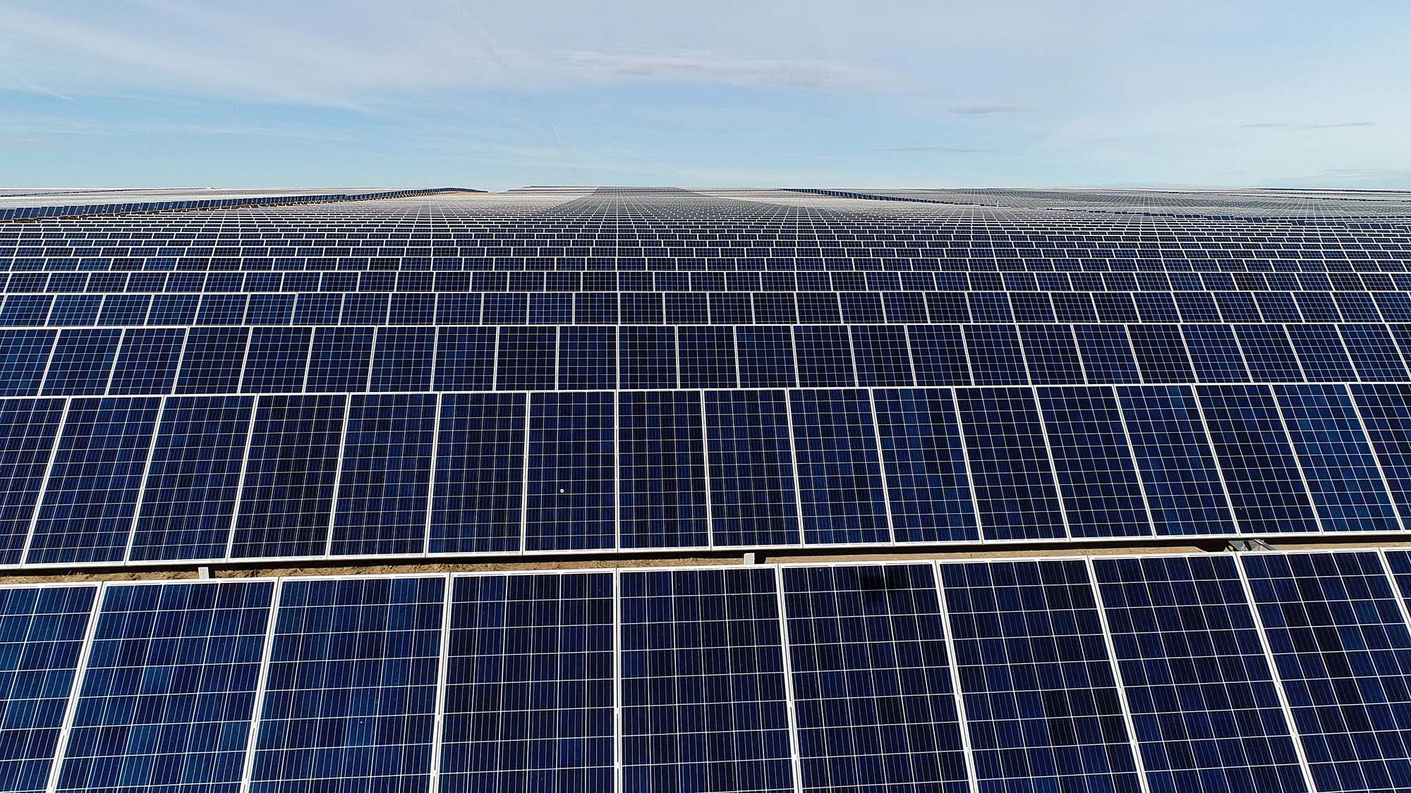 Panneau solaire vs éolienne