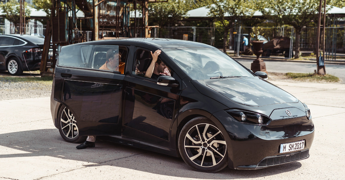 Voiture electrique avec panneau solaire