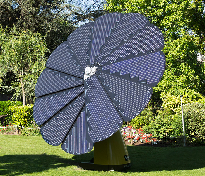 Panneau solaire pivotant fleur