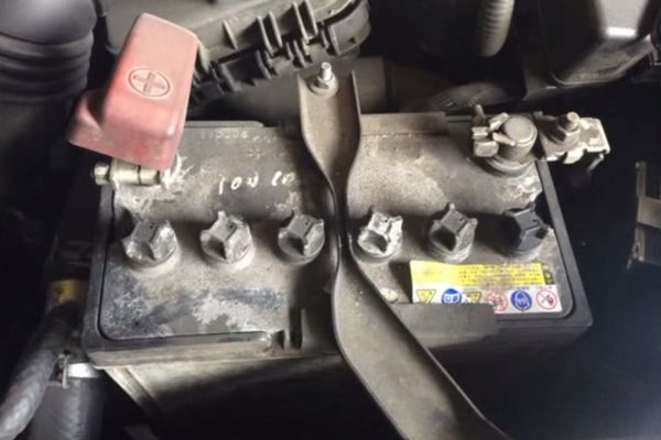 Batterie de voiture et panneau solaire