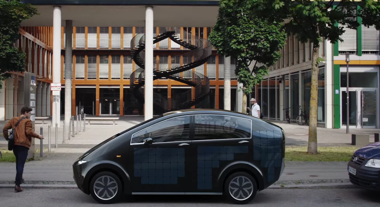 Peut on mettre une batterie de voiture sur panneau solaire