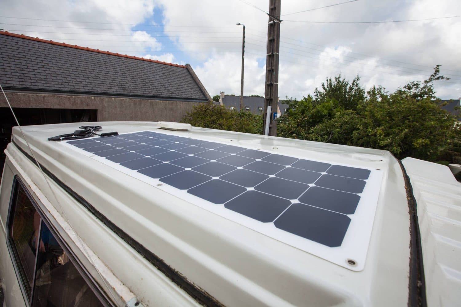 Installer un panneau solaire sur fourgon