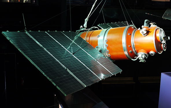 Surface panneau solaire satellite