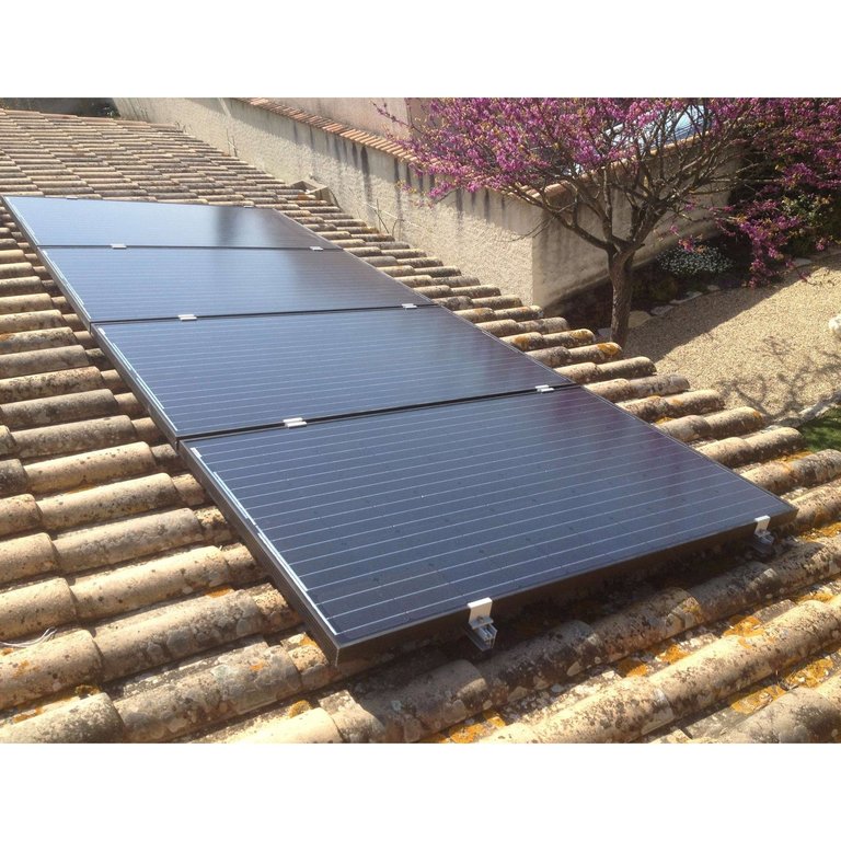 Fixation panneau solaire toiture