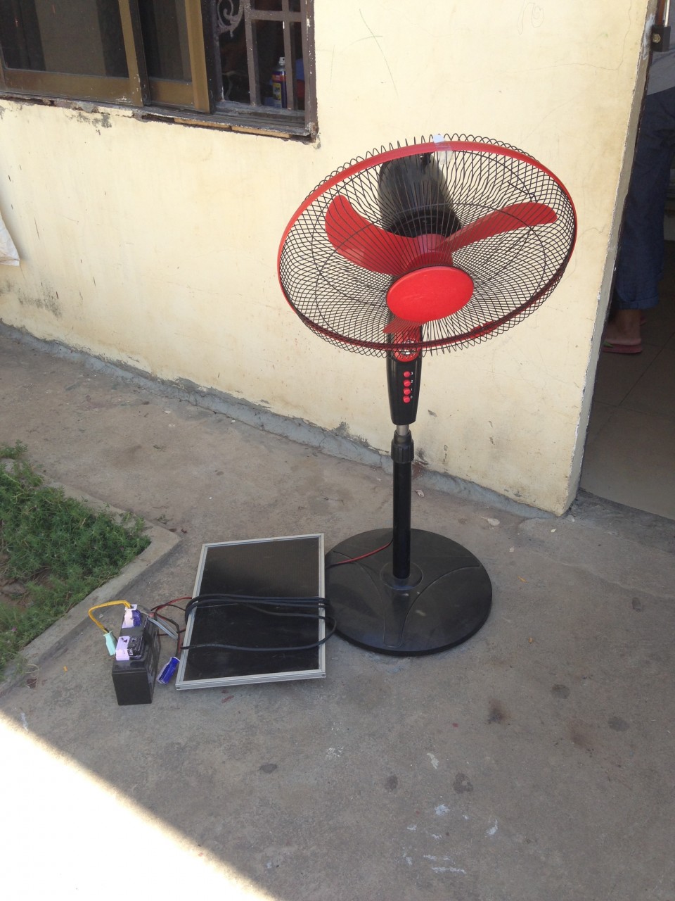 Ventilateur a panneau solaire
