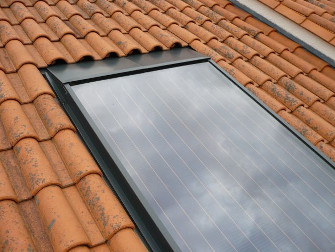 Panneau solaire tuile thermique