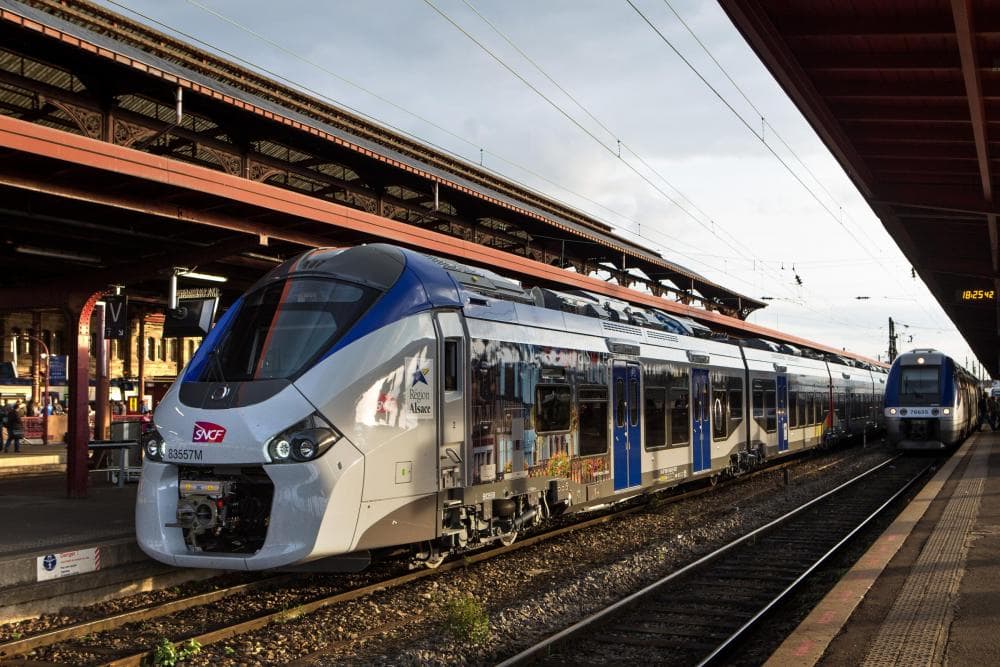 Train avec panneau solaire