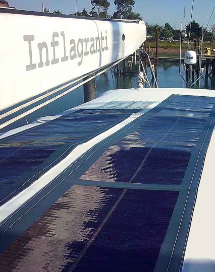 Fixation panneau solaire souple sur bimini