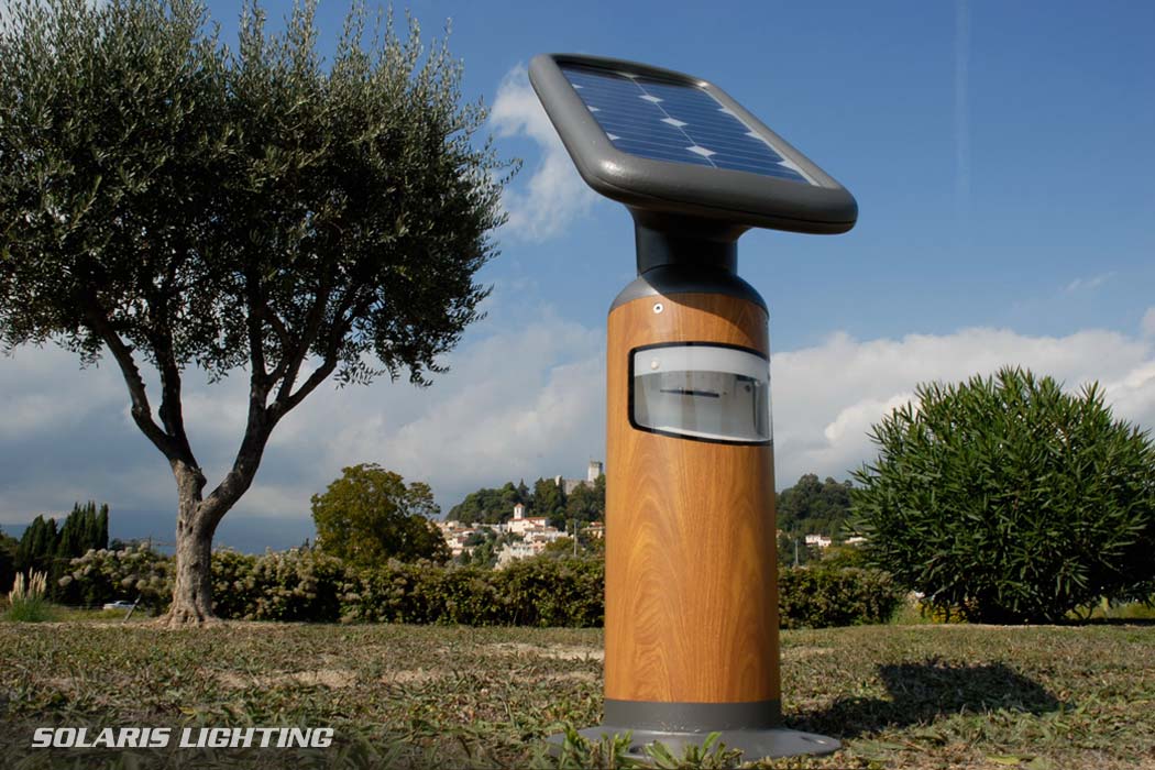 Borne exterieure avec panneau solaire