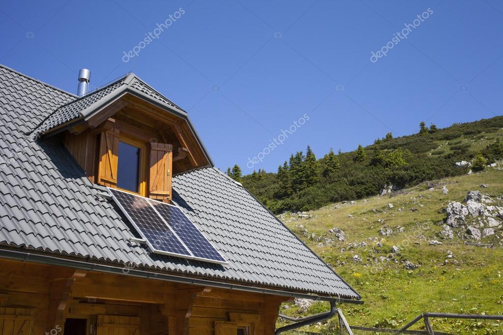 Chalet avec panneau solaire