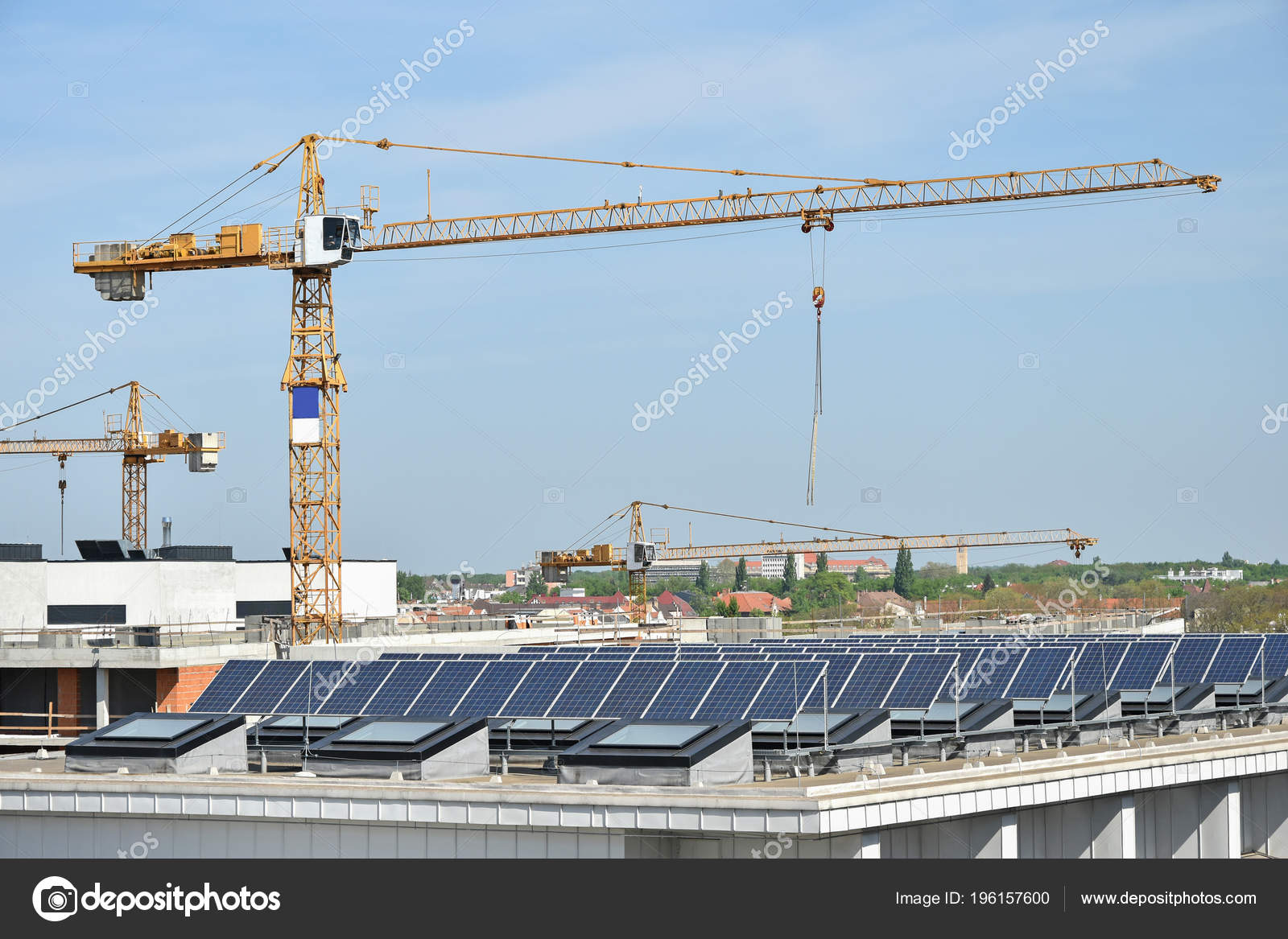 Tour avec panneau solaire