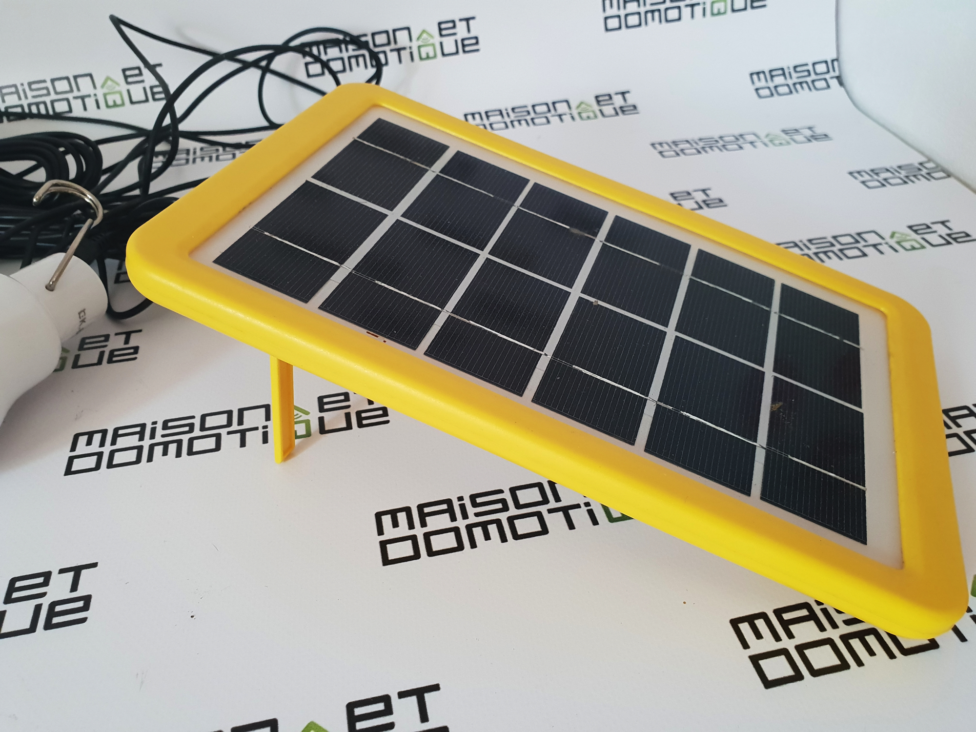 Panneau solaire pour alimenter une lampe