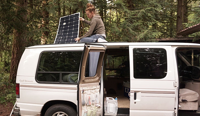 Comment fixer panneau solaire sur camion