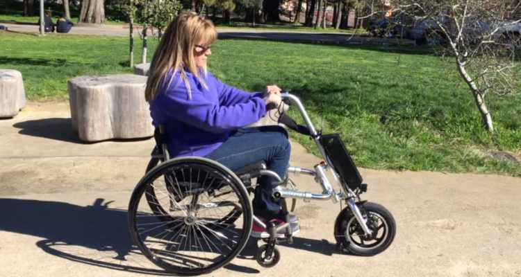 Fauteuil roulant avec panneau solaire