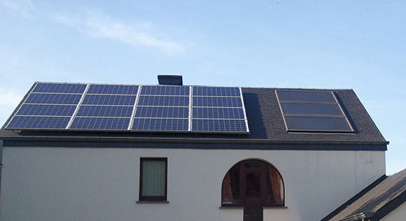 Maison jolie avec panneau solaire