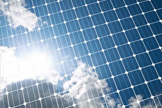 Avec quoi nettoyer un panneau solaire