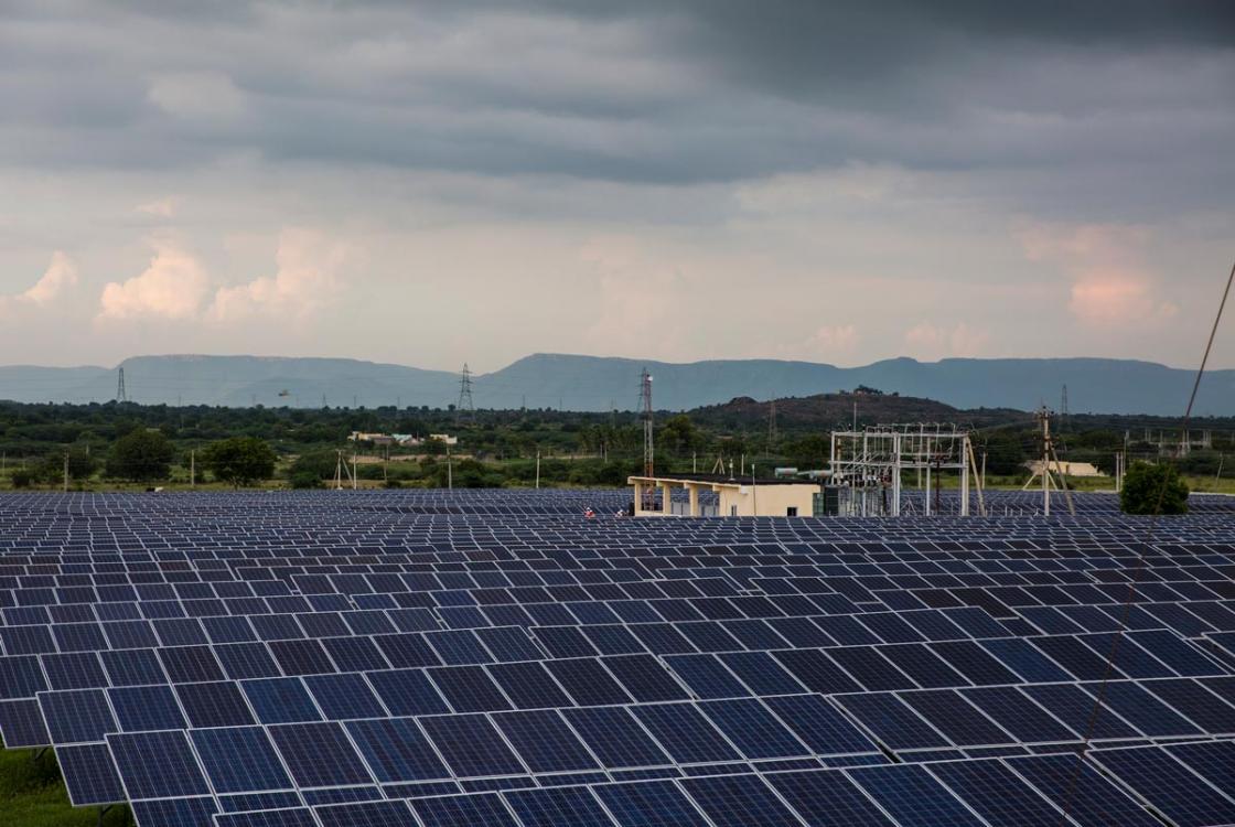 Panneau solaire autoregulé