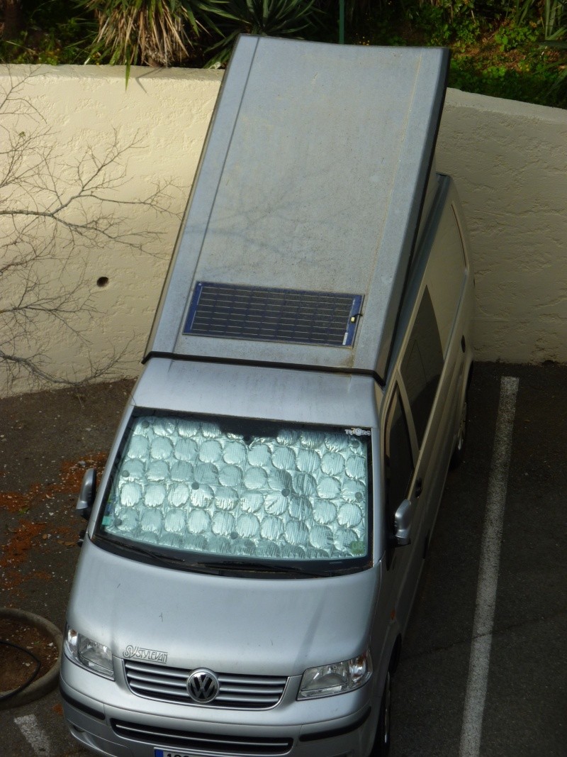 Panneau solaire sur toit relevable