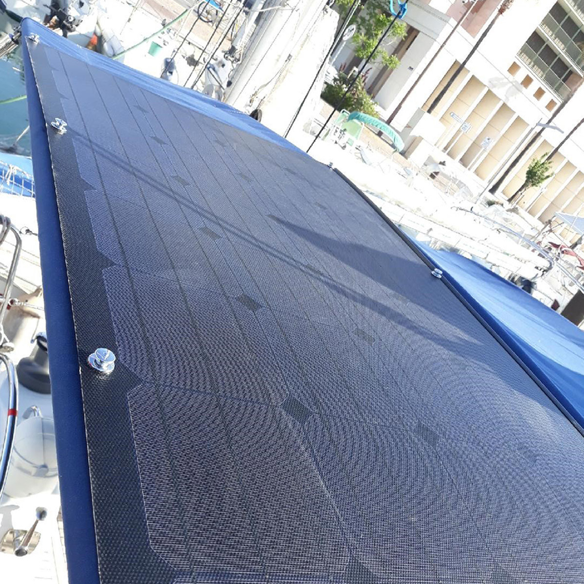 Fixation panneau solaire flexible