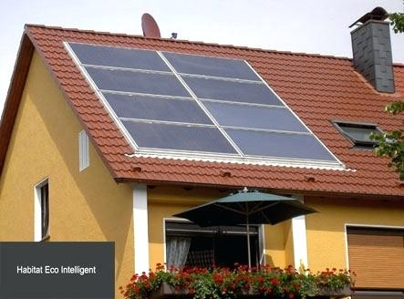 Panneau solaire sur toit maison