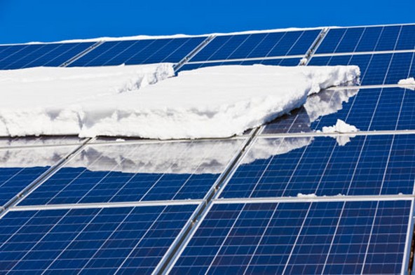 Panneau solaire et neige