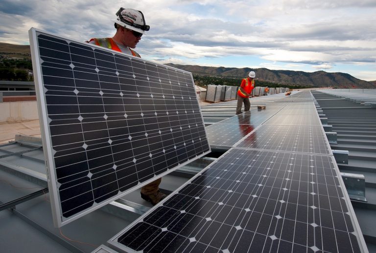 Panneau solaire secteur