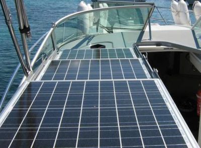 Panneau solaire sur un voilier