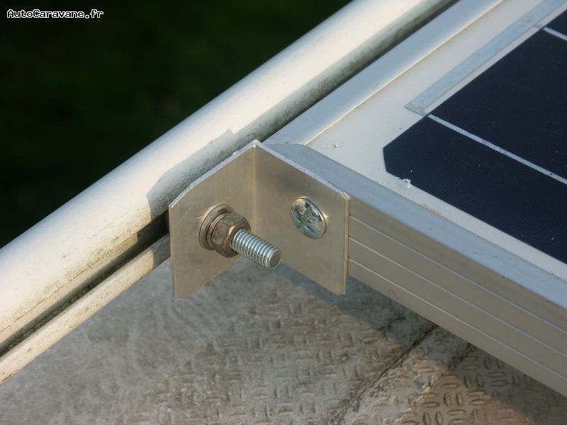 Fixation panneau solaire fourgon