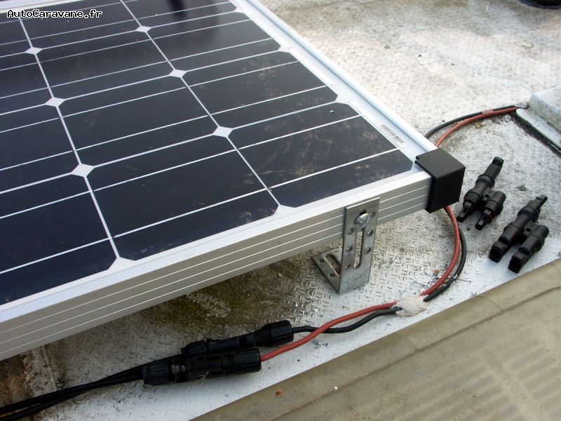 Fixer un panneau solaire fourgon