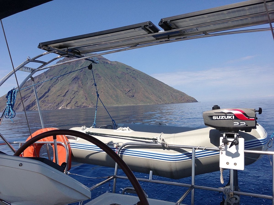 Portique bateau panneau solaire