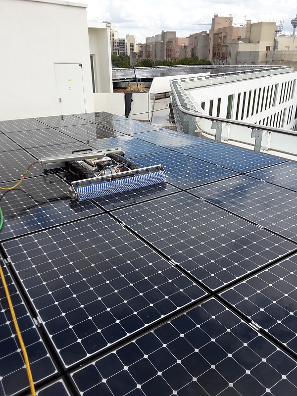 Robot nettoyage panneau solaire
