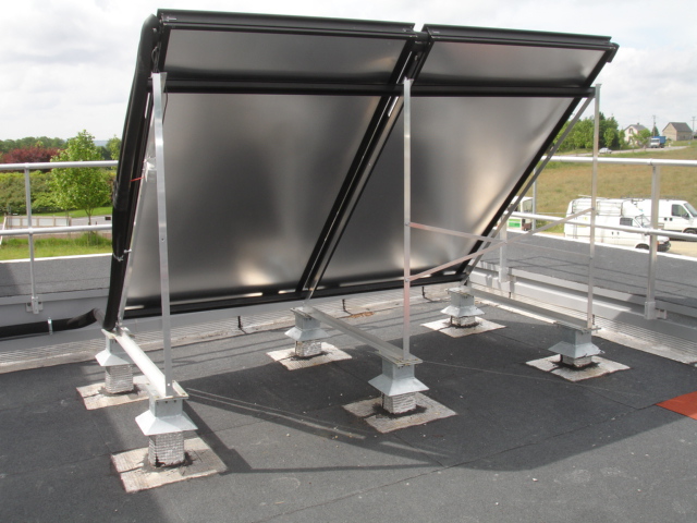 Panneau solaire sur toiture terrasse