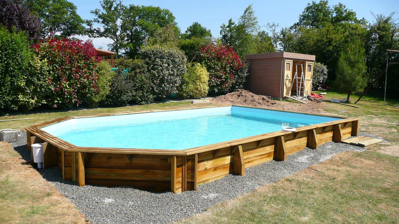 Piscine bois semi enterrée avec pompe a chaleur