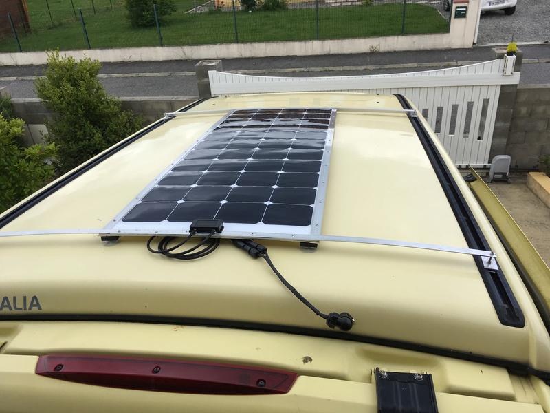 Installation panneau solaire toit fourgon