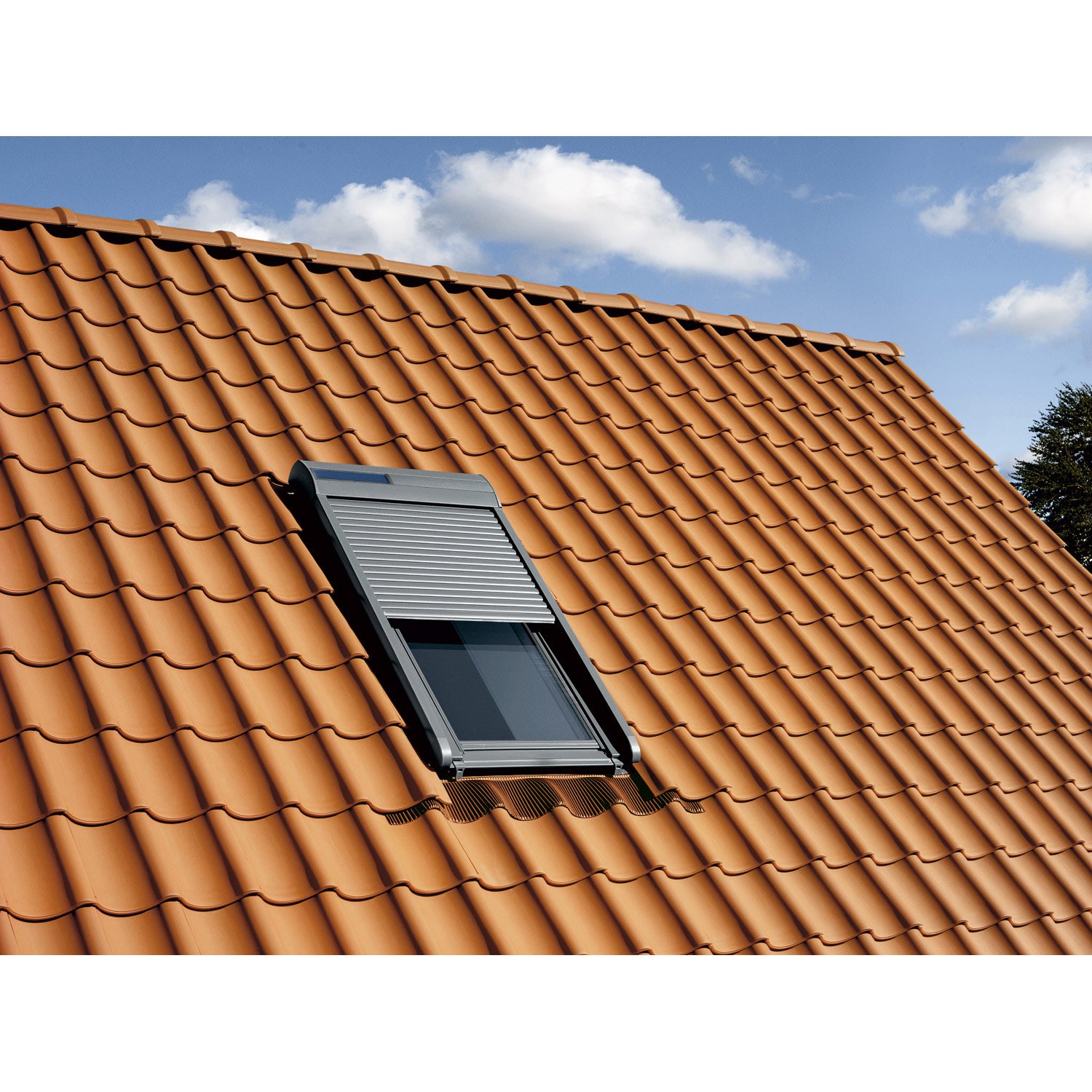 Panneau solaire volet roulant velux